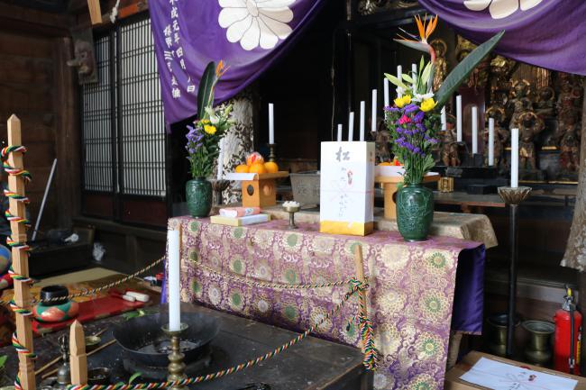 Sake, Flowers, and Other Gifts were Offered ・ 日本酒やお花が捧げ物