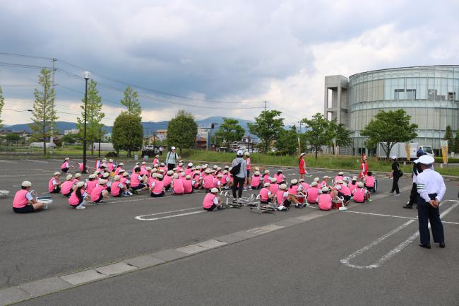 Hobara Elementary School Students, Gathered in the Date City Hall Parking Lot ・ 伊達市役所で集まった保原小学校生