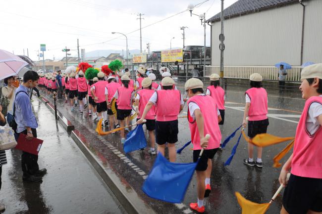 The Final, Hard-Fought Struggle to Shelter ・ 雨宿りまでの最後の奮闘