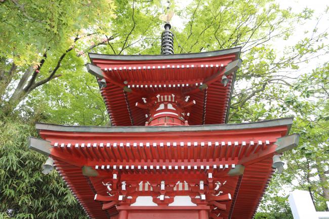 The Heavenward-Pointing Pagoda ・ 天に向かっている仏塔