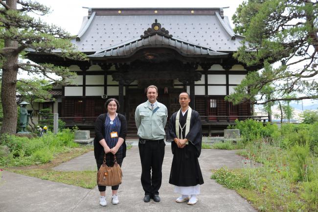 Many Thanks to the Kind Buddhist Priest ・親切なお坊さんに感謝