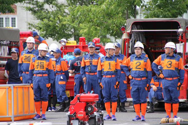 Lining Up with my Fellow Community Firefighters ・ 他の消防団員と一緒に並ぶ
