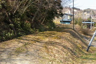 月舘町御代田に残る路盤跡の写真
