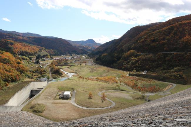 An Idyllic Valley ・ のどかな谷