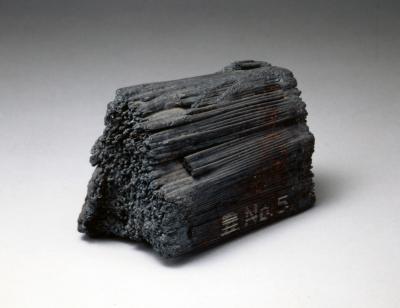 縫い針の溶融塊
