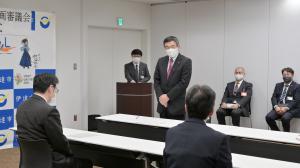 伊達市都市計画審議会答申書手交式2