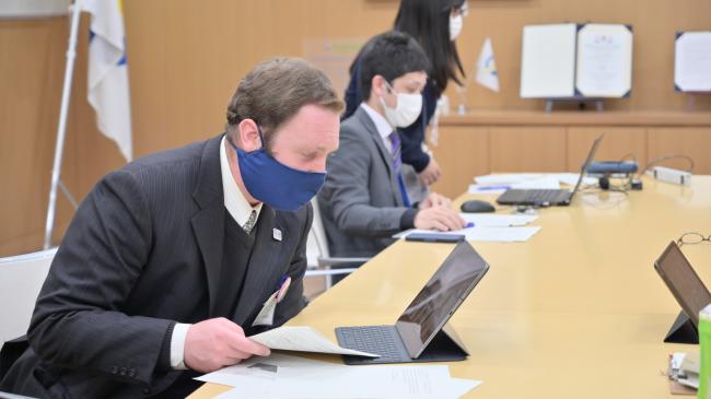 A Busy Man ・ 御用繁多の男
