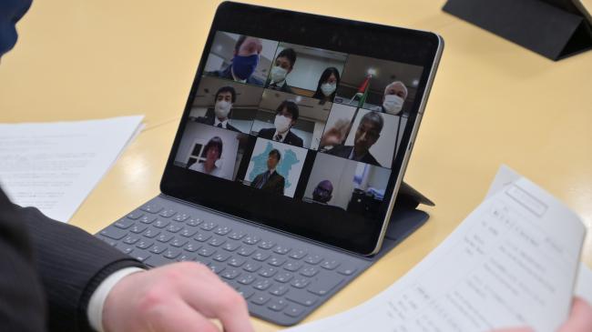 Virtual Meeting Room ・ 仮想的な会議室