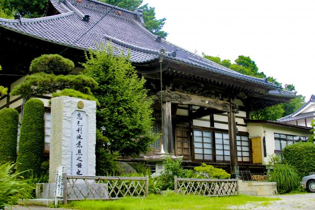 霊山寺の本堂の写真