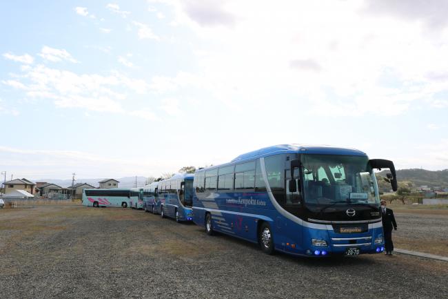 Hino Buses in the Morning Sun ・ 朝日の日野