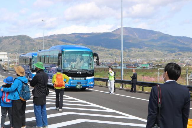 Shuttle Bus ・ シャトルバス