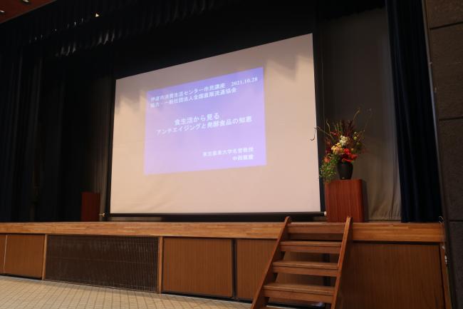 Seen from the Perspective of the Audience ・ 客席からみる