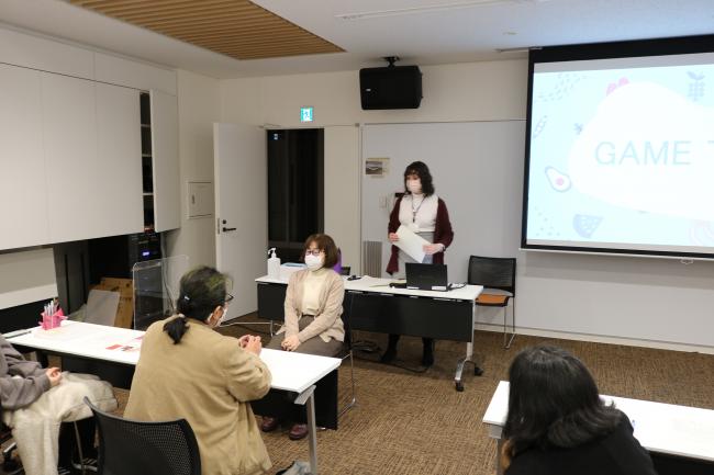 Playing Games in the Meeting Room ・ 会議室で遊戯中