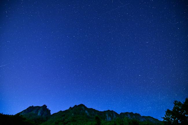 霊山から見える星空の写真