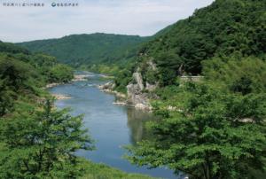 阿武隈川と猿跳岩の写真