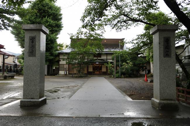 Any Temple in a Storm ・ 嵐の中のお寺