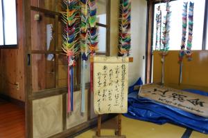 Thousands of Paper Cranes ・ 千羽鶴、何本も