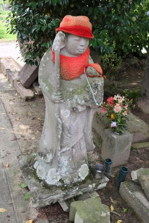 Grandfather Jizō ・	おじいちゃんの地蔵様