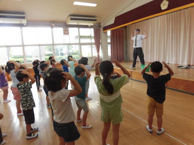 Hands Up! ・ ホールドアップ