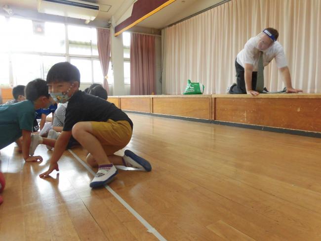 You Learn to Crawl Before You Can Walk …	・ 馬に乗るまでは牛に乗れ…