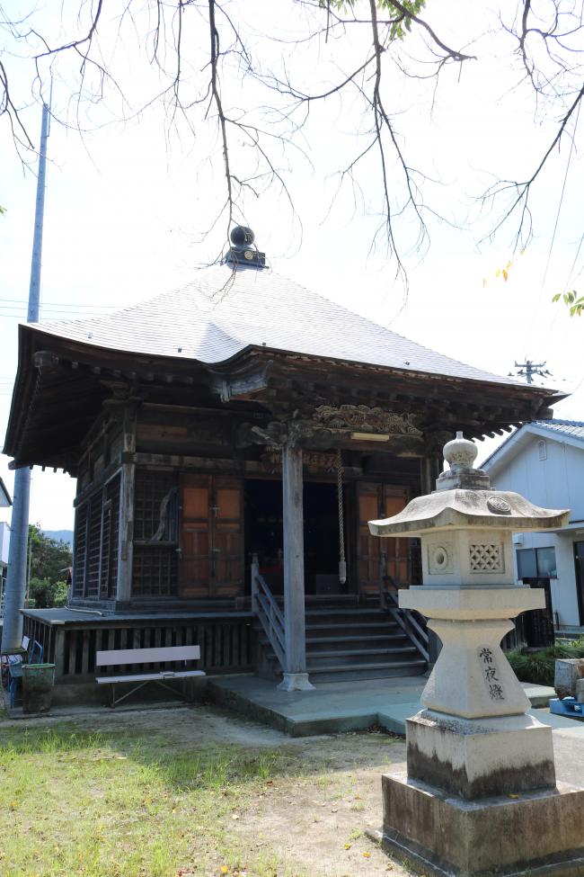 Stone Lantern Temple ・ 石灯籠の寺