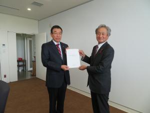 市長へ意見書を提出しました