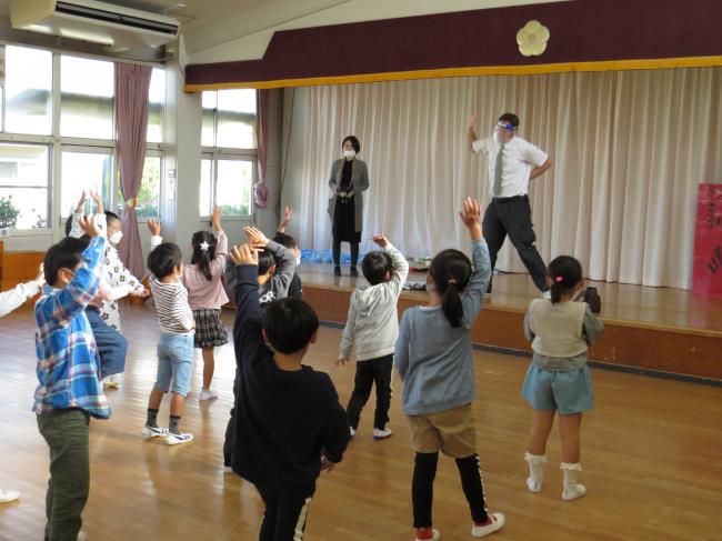 They Said, “Oni-Sensei!” ・ 群集は「鬼先生!」と叫んだ