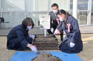 被爆樹木二世の苗木植樹式2