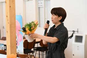 野菜ブーケづくりの様子