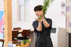 野菜ブーケづくりの様子