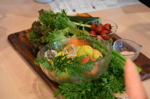 野菜ブーケづくりの様子