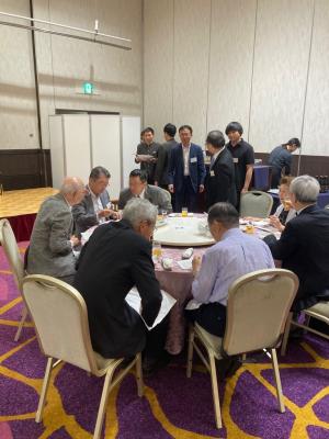 にぎわう会場
