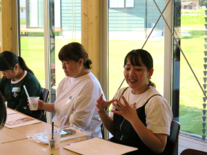 進行する西村さんの写真