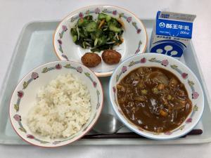 きゅうりを使用した給食の写真