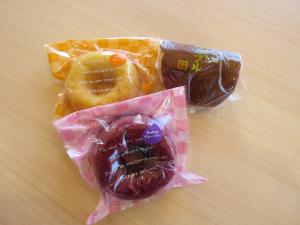 焼きドーナツとワッフルの写真画像