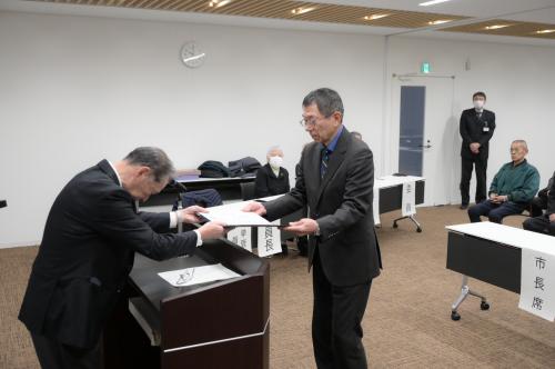 市長選挙当選証書付与