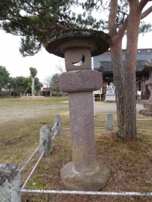 梁川天神社境内 「石灯籠」