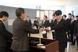 令和8年度新採用職員等辞令交付式