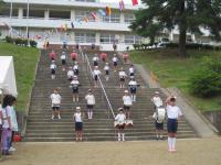 富成小学校　鼓笛を披露