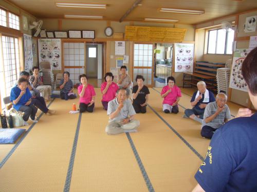 元気づくり会での手話講座の様子