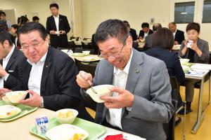 試食