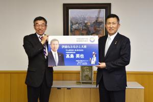 大使用の名刺を交付