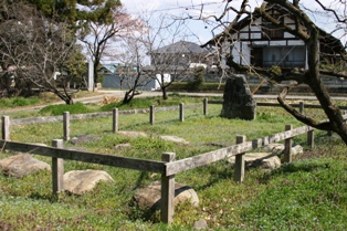 三重塔跡（伝藤原秀衡建立）