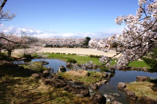 梁川城本丸跡庭園「心字の池」の写真