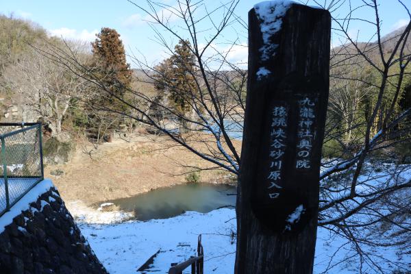 The Descent to the Land of Monkeys ・ 猿の領土への降下