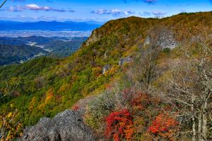 霊山の山の紅葉の写真